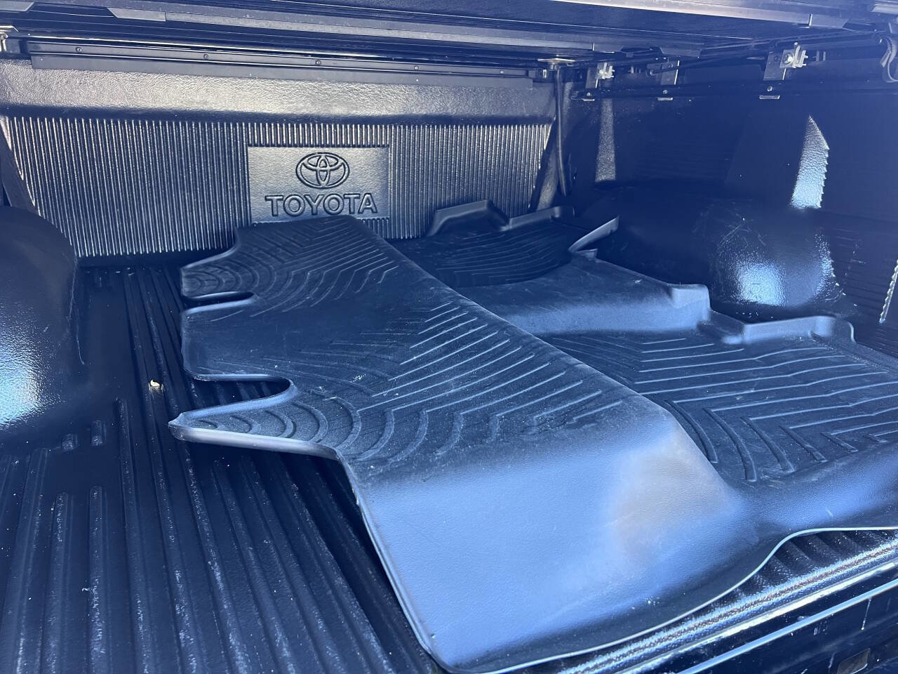 Used 2020 Toyota Tundra Platinum image 27