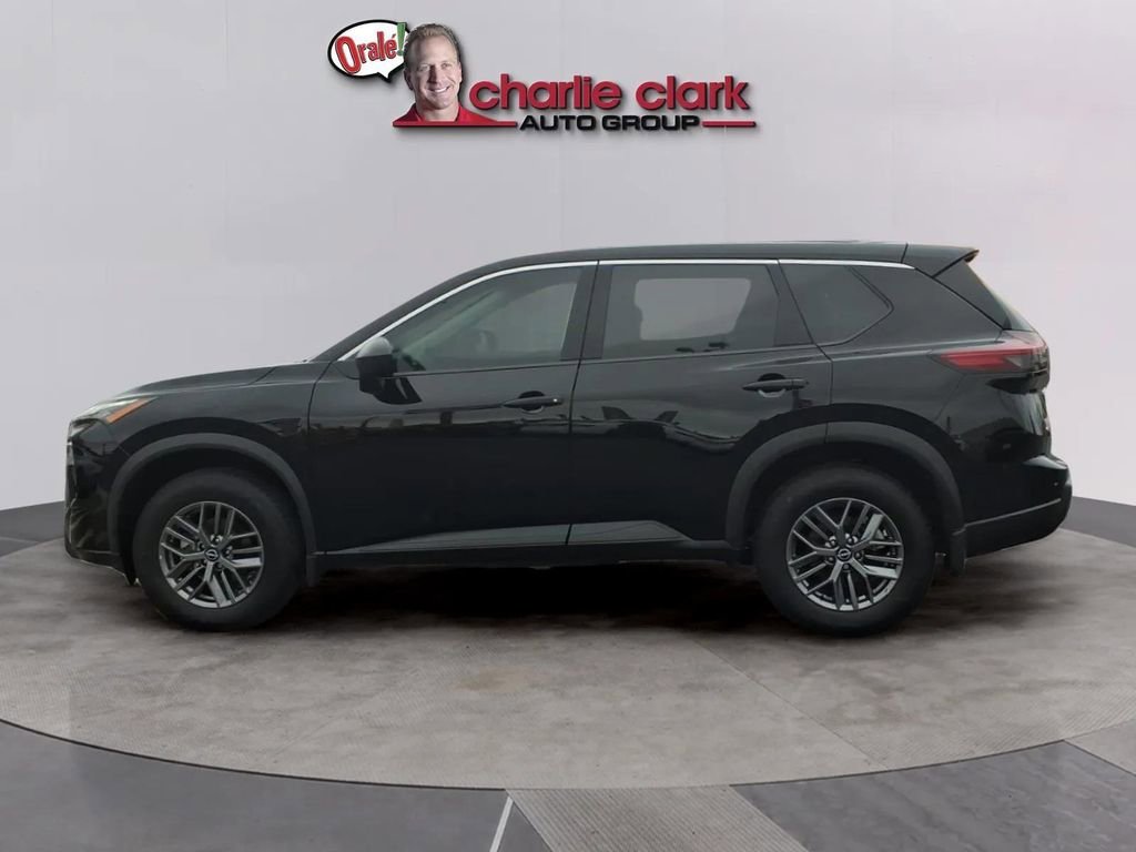 Used 2025 Nissan Rogue S image 2