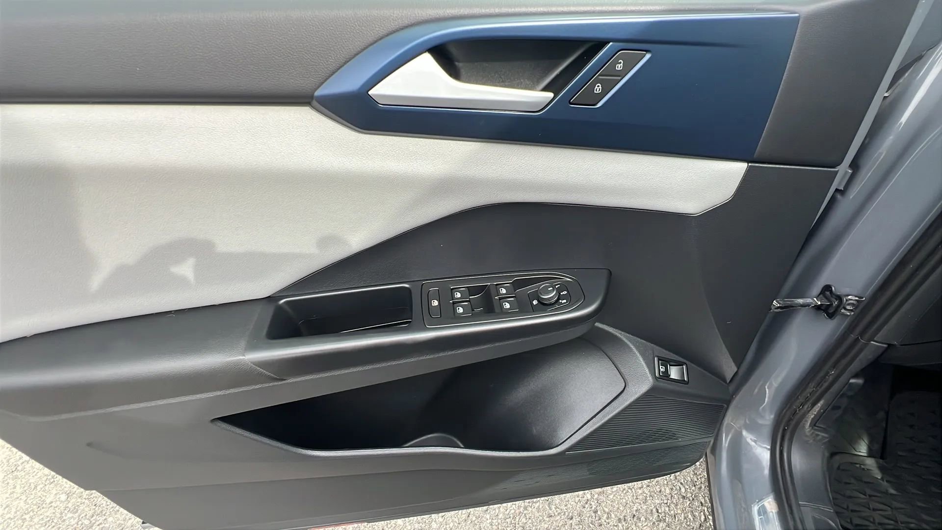 Used 2022 Volkswagen Taos SE image 22