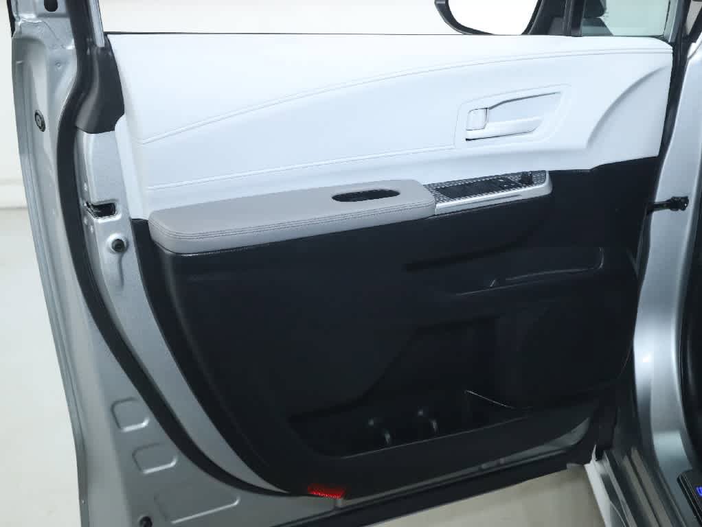 Used 2025 Toyota Sienna LE FWD image 14