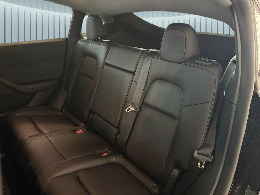 Used 2021 Tesla Model Y Long Range image 21