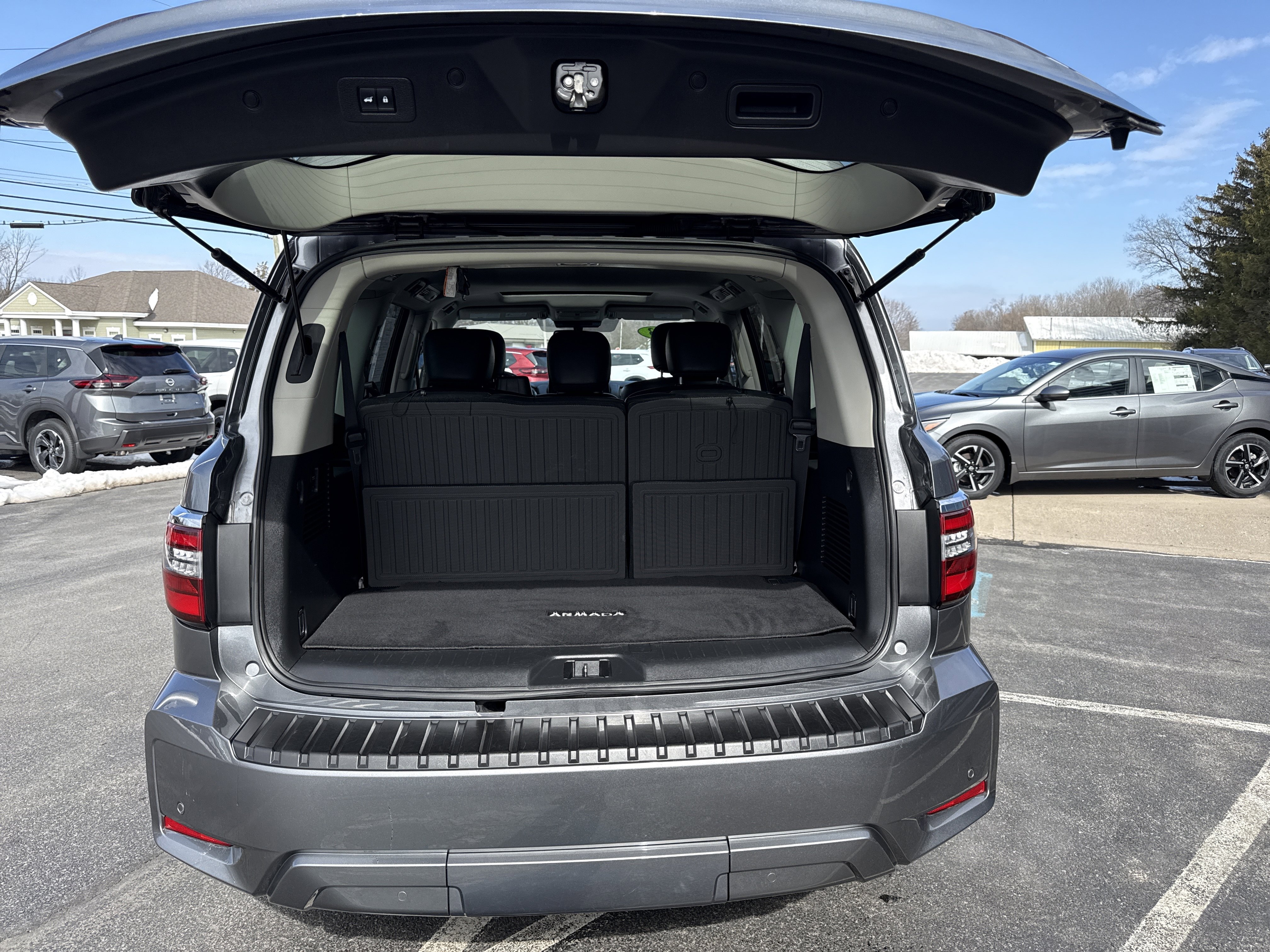 Used 2023 Nissan Armada SL image 12
