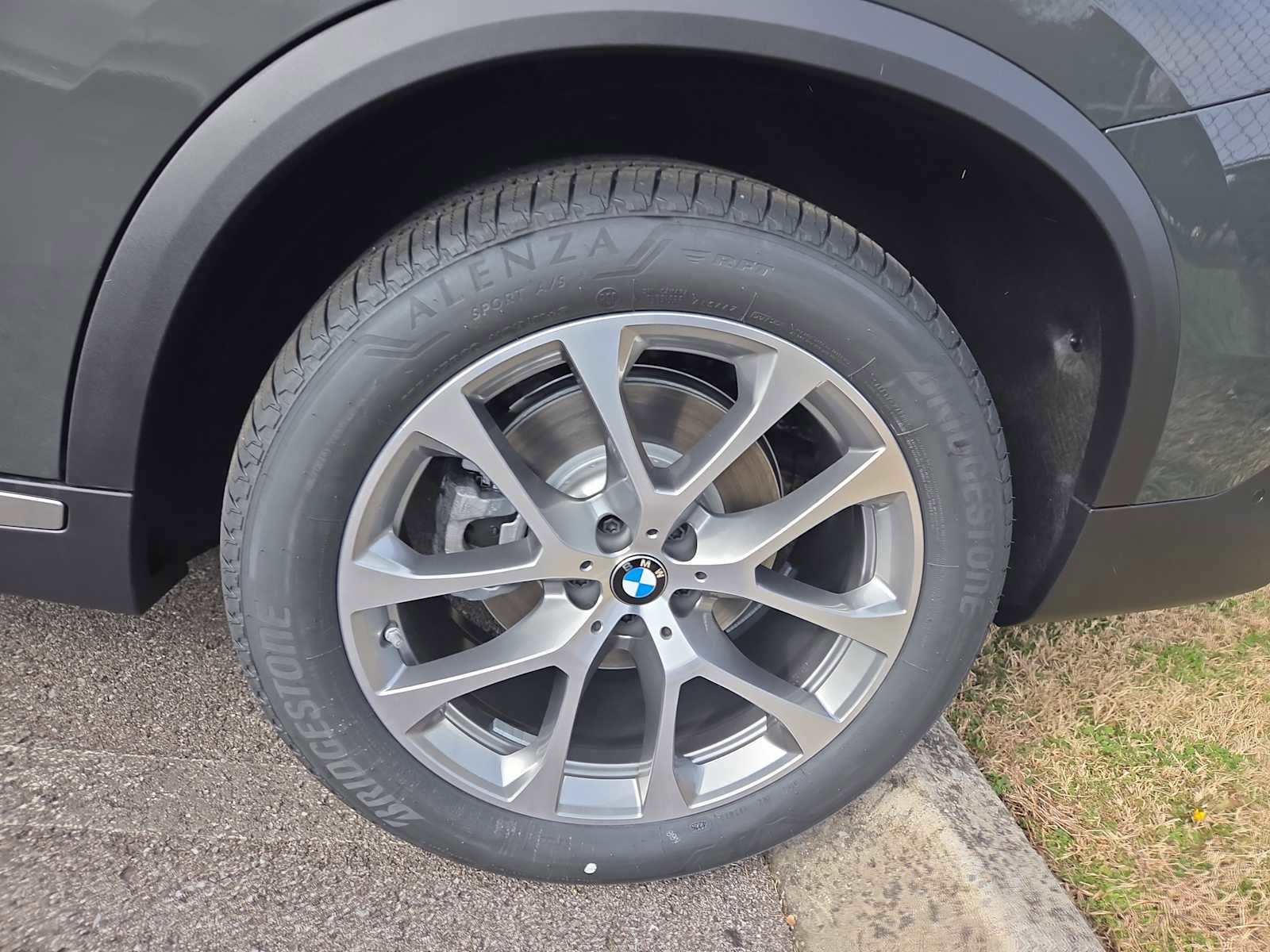 New 2026 BMW X5 xDrive40i w/ Climate Comfort Package image 7