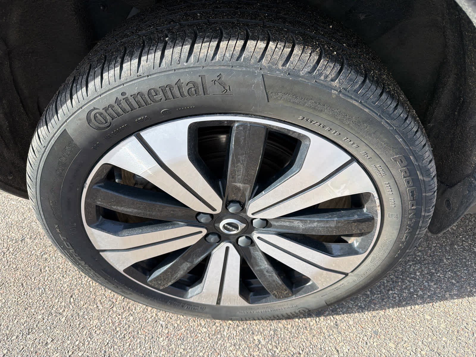 Used 2023 Volvo XC40 Recharge Plus w/ Protection Package Premier image 9