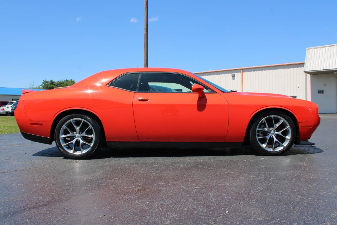 Used 2022 Dodge Challenger GT RWD image 3