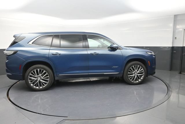 Used 2025 Buick Enclave Avenir AWD/4WD image 9