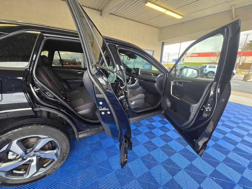 Used 2024 Toyota RAV4 SE image 29