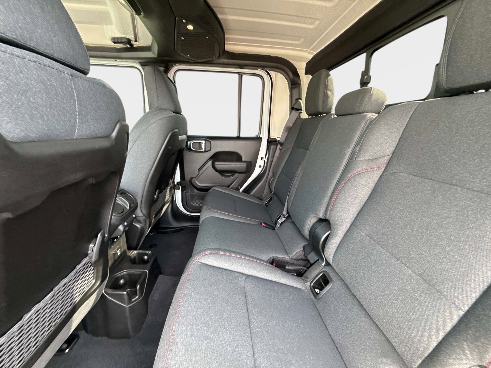 Used 2025 Jeep Gladiator Rubicon w/ Convenience Group AWD/4WD image 14