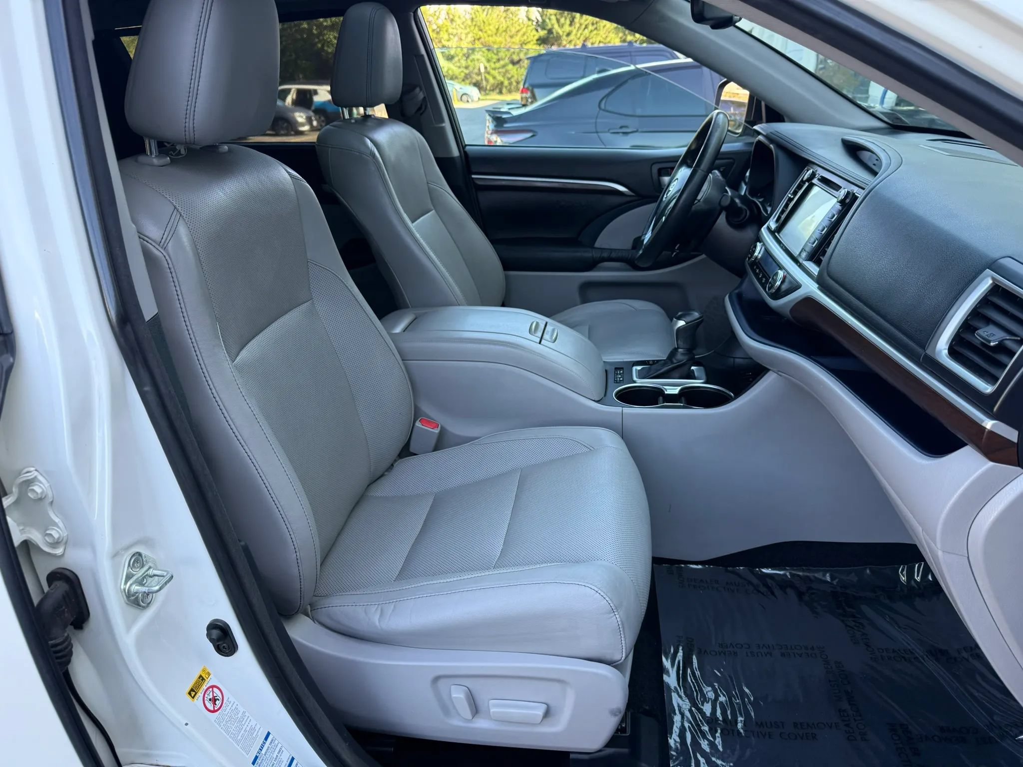 Used 2015 Toyota Highlander Limited AWD/4WD image 24