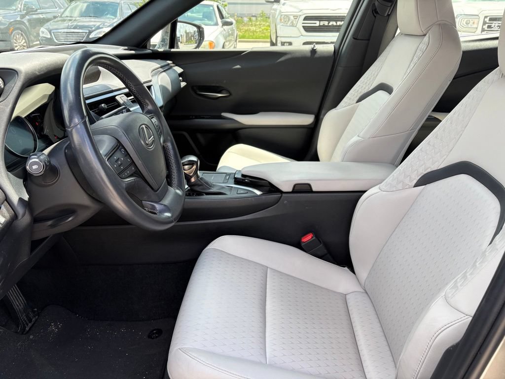 Used 2022 Lexus UX 200 w/ Accessory Package (Z1) FWD image 8