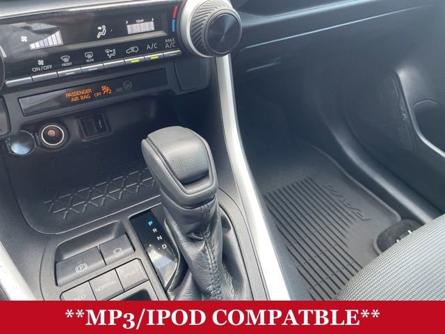 Used 2022 Toyota RAV4 LE image 17