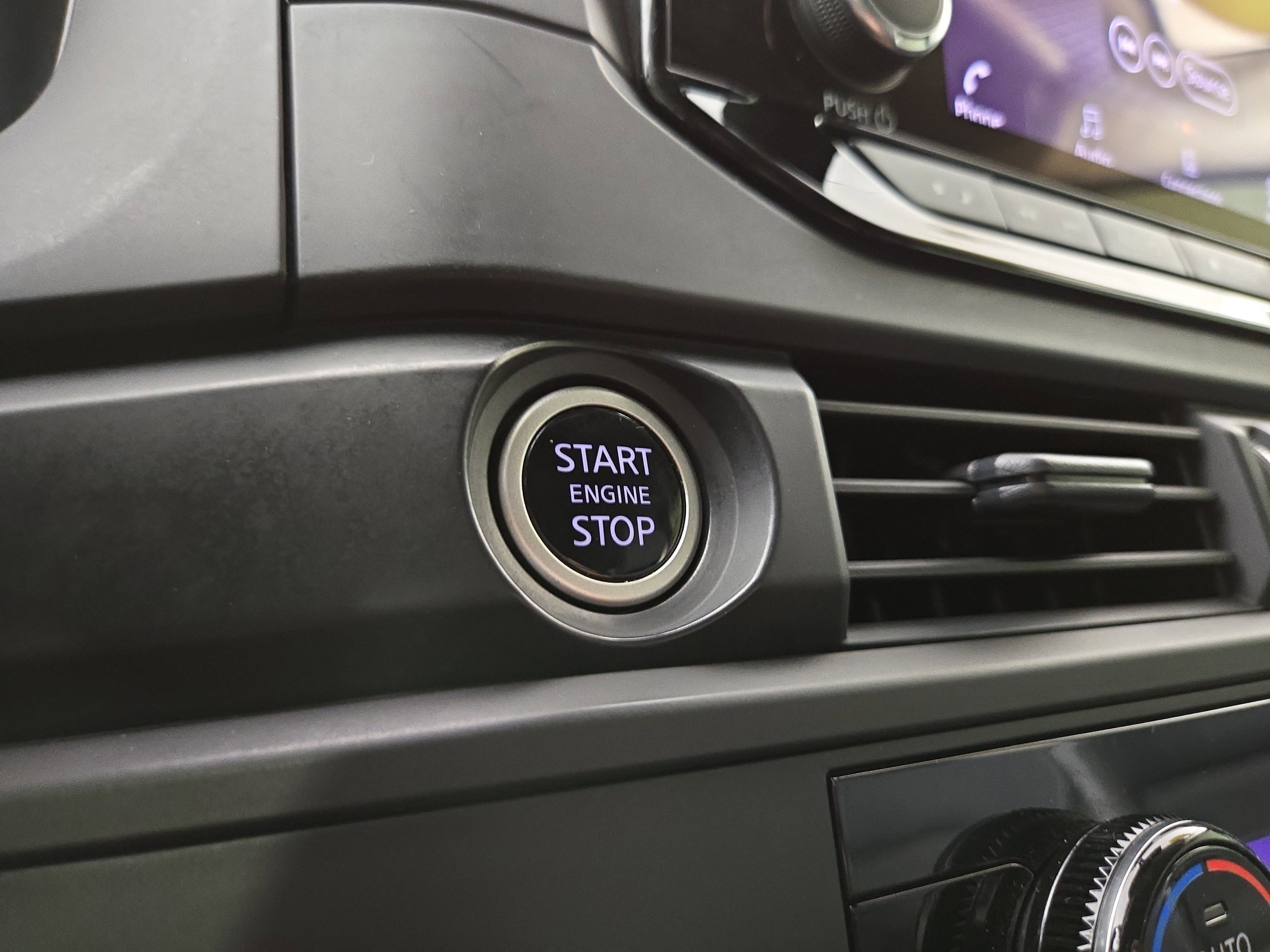 Used 2024 Nissan Pathfinder S image 24