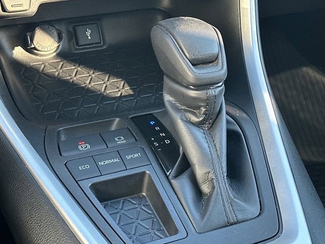 Used 2022 Toyota RAV4 LE image 23
