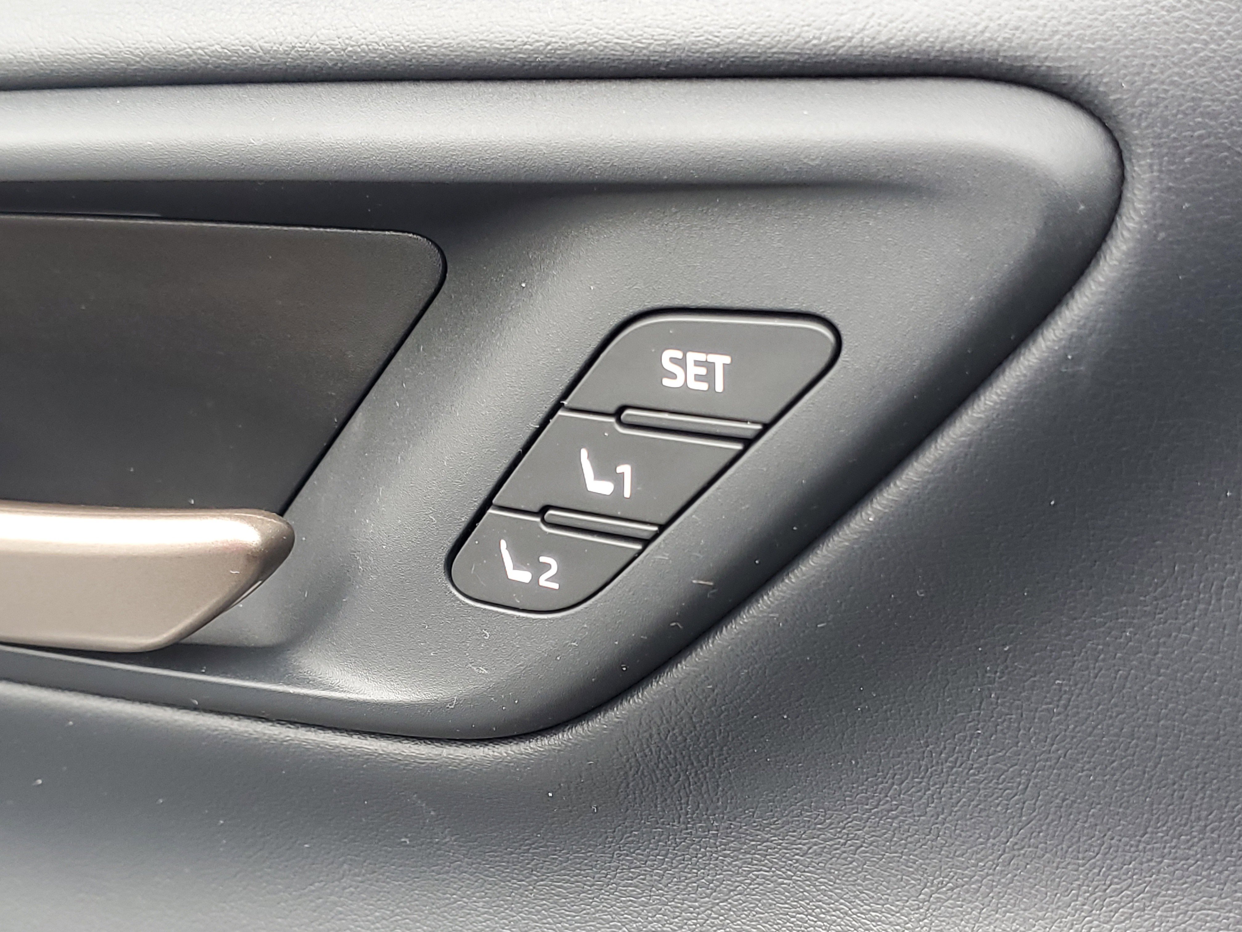 Used 2025 Toyota Crown Signia XLE image 21