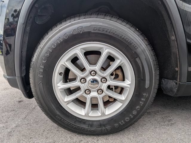 Used 2020 Jeep Grand Cherokee Laredo RWD image 9