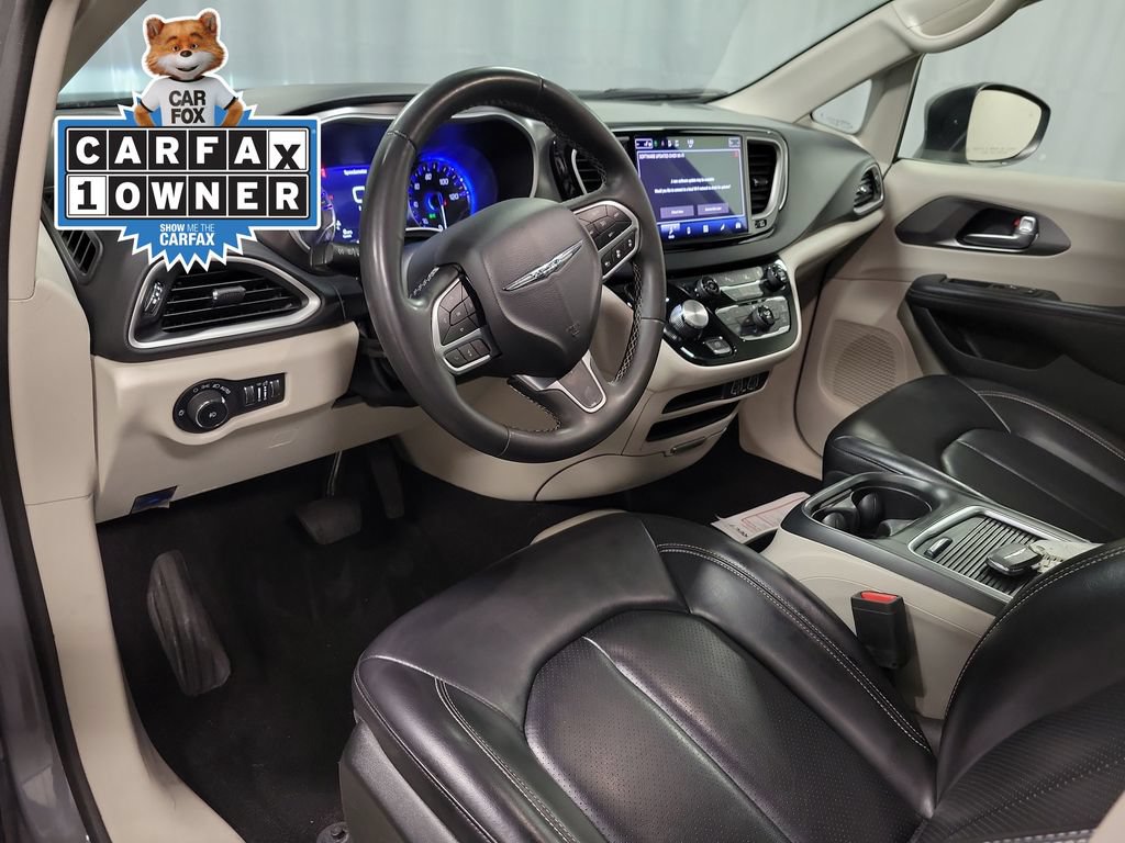 Used 2023 Chrysler Pacifica Touring-L FWD image 16
