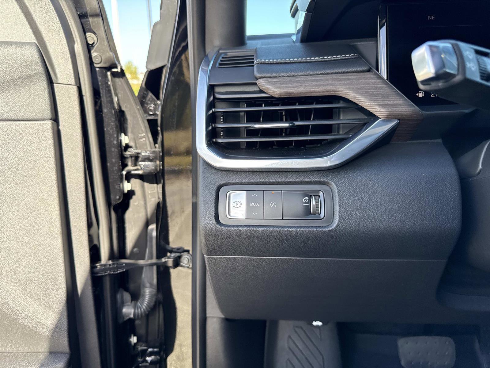 Used 2025 GMC Acadia Denali w/ Super Cruise Package image 31