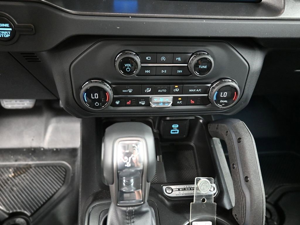 New 2025 Ford Bronco Badlands image 30