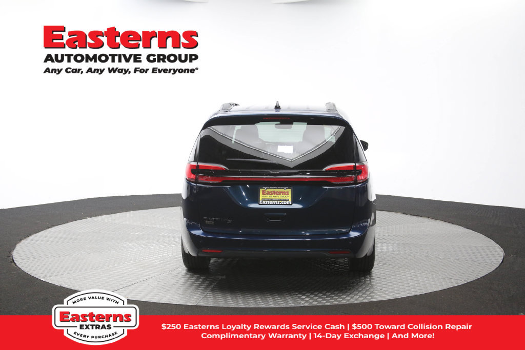 Used 2023 Chrysler Pacifica Touring-L w/ S Appearance Package FWD image 39