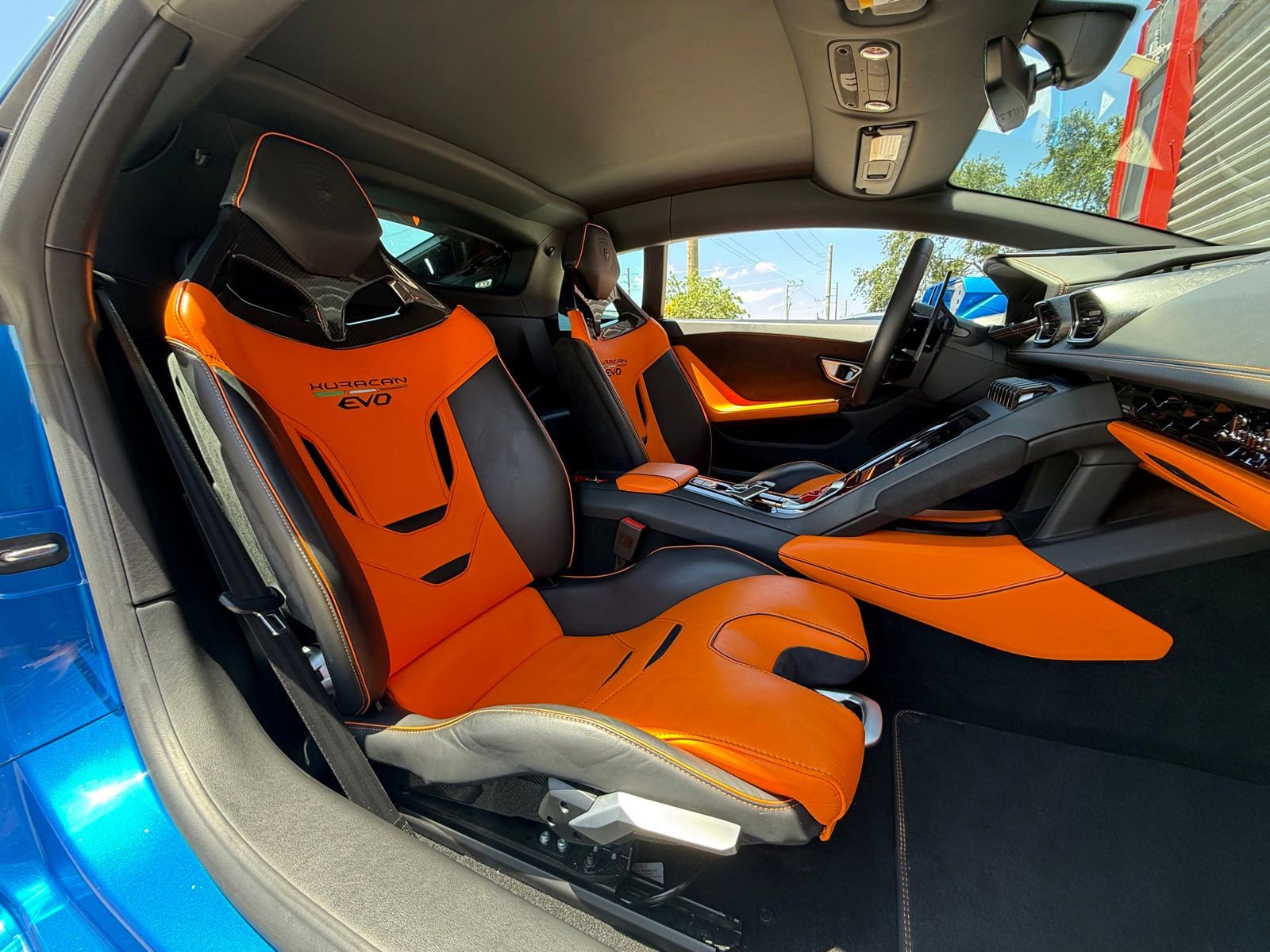 Used 2020 Lamborghini Huracan EVO RWD image 34