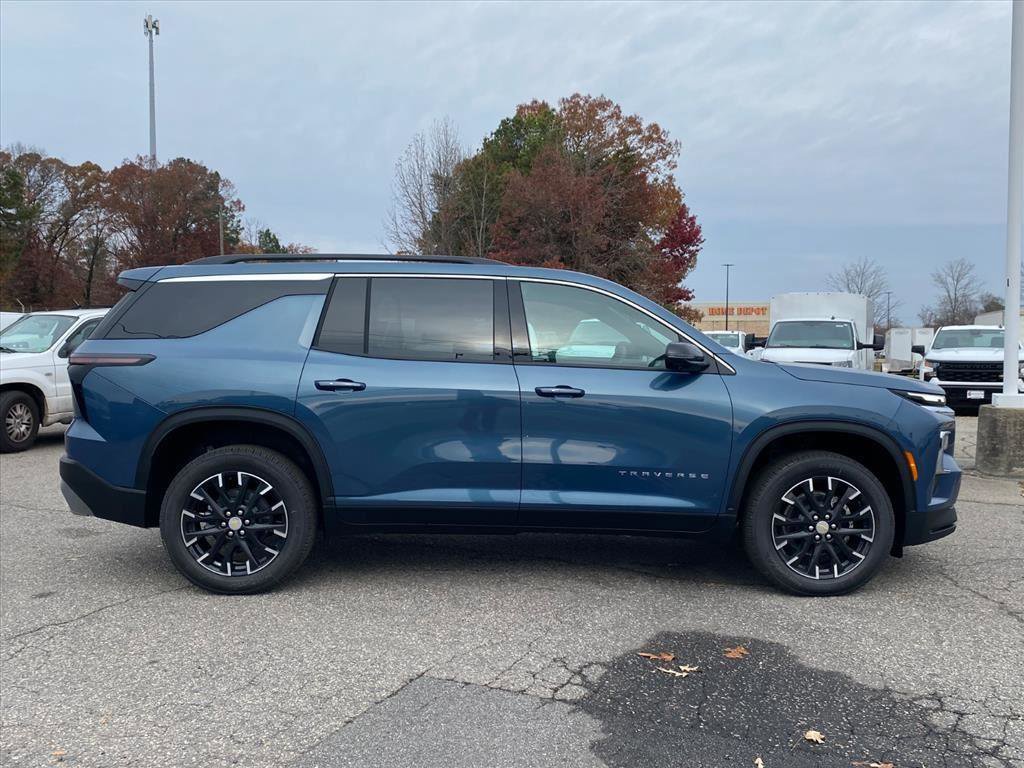 New 2026 Chevrolet Traverse LT w/ Sun and Wheel Package image 2