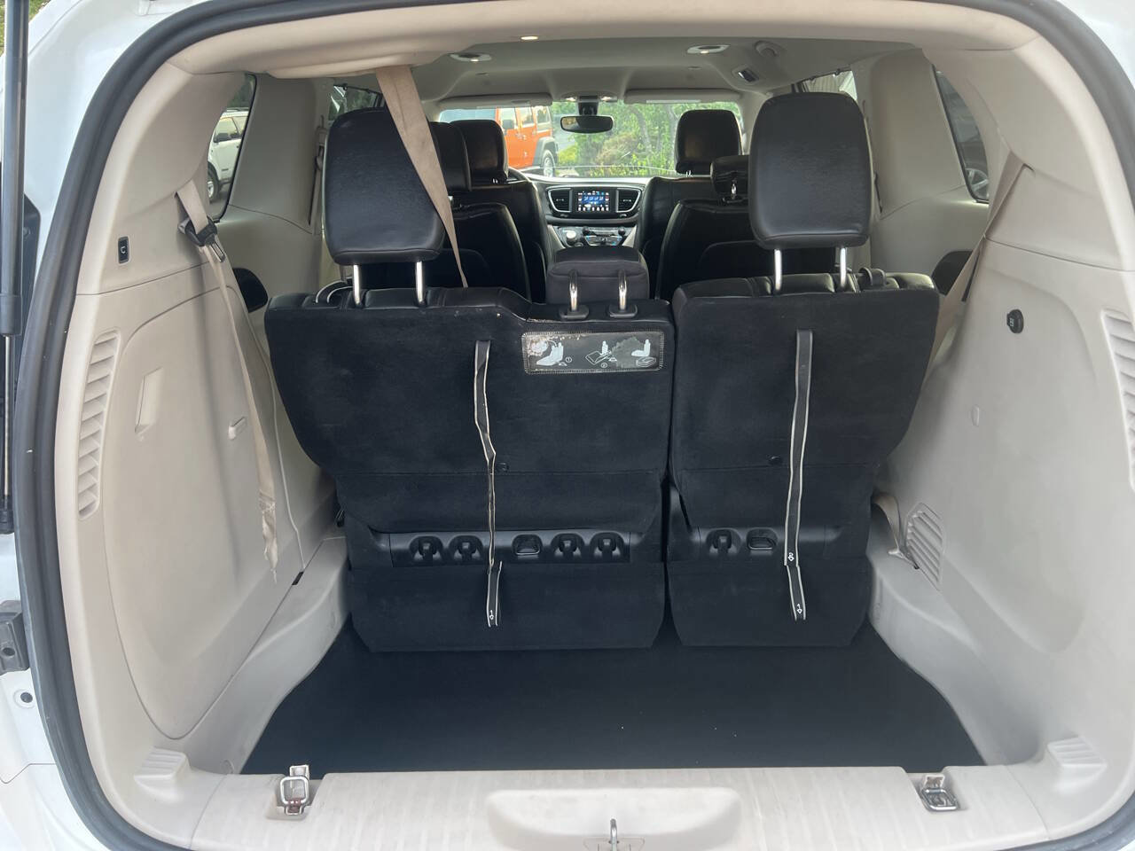 Used 2020 Chrysler Pacifica Touring-L image 16