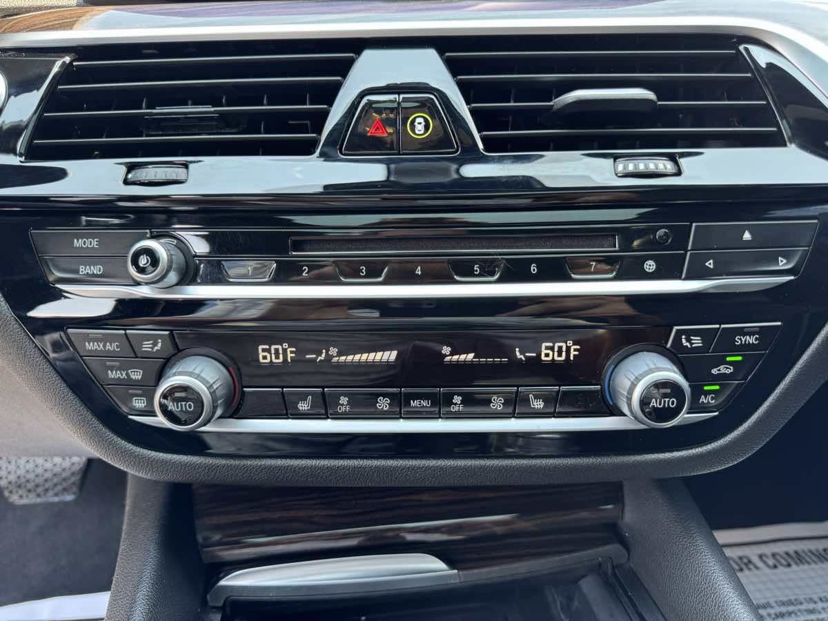 Used 2019 BMW 530i w/ Convenience Package RWD image 17