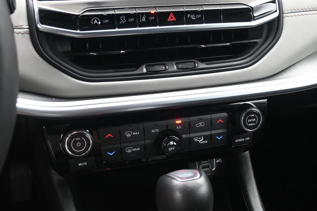 Used 2025 Jeep Compass Limited AWD/4WD image 18