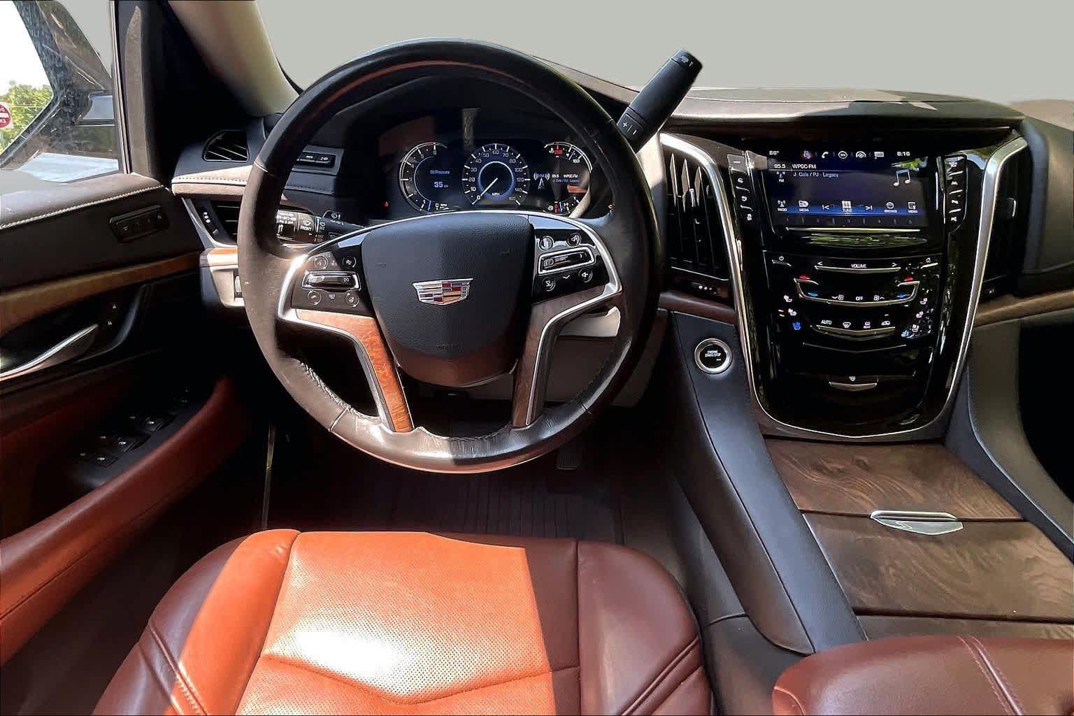 Used 2020 Cadillac Escalade Premium Luxury AWD/4WD image 5