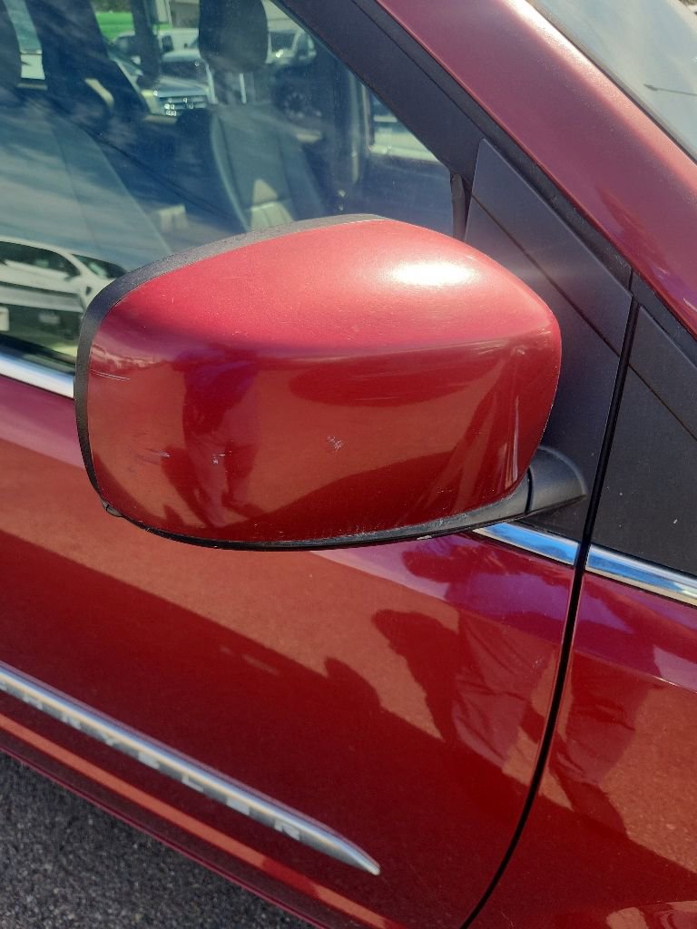 Used 2012 Chrysler Town & Country Touring w/ Entertainment Group #1 FWD image 17