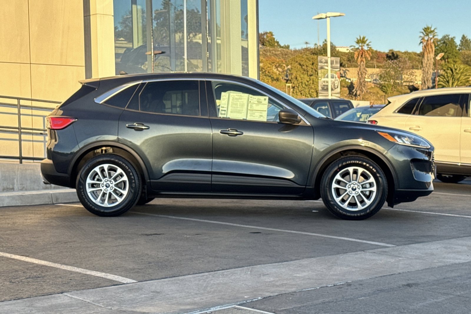 Certified 2022 Ford Escape SE w/ Convenience Package image 2