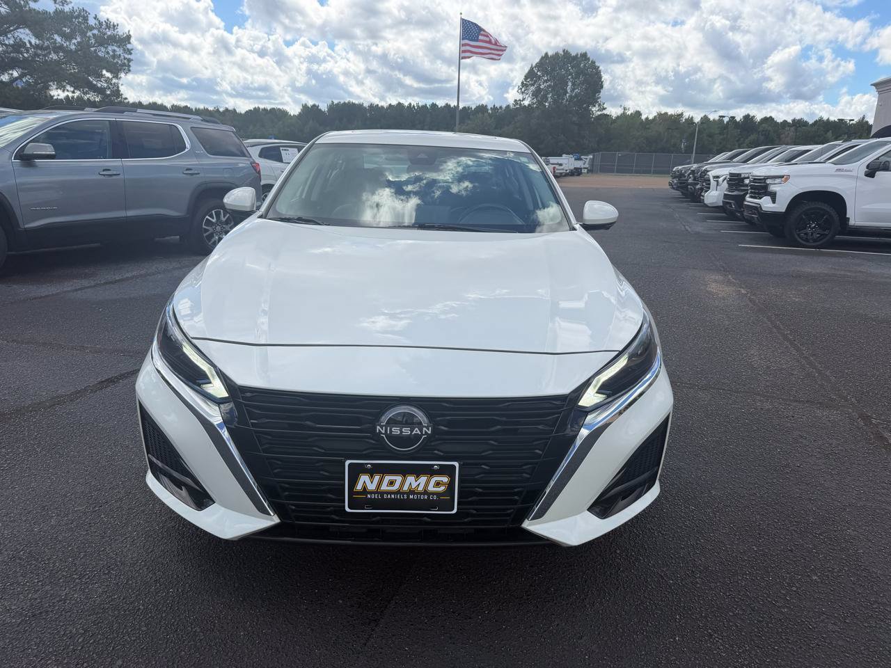 Used 2023 Nissan Altima 2.5 SL AWD/4WD image 2