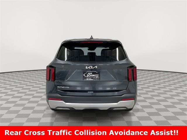 Used 2024 Kia Sorento LX image 9