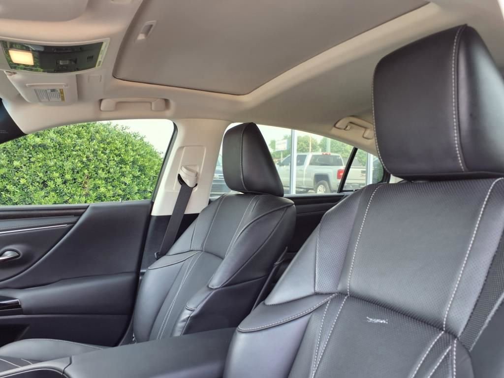Used 2024 Lexus ES 300h w/ Luxury Package image 24