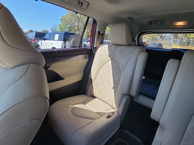 Used 2022 Toyota Highlander Platinum image 4