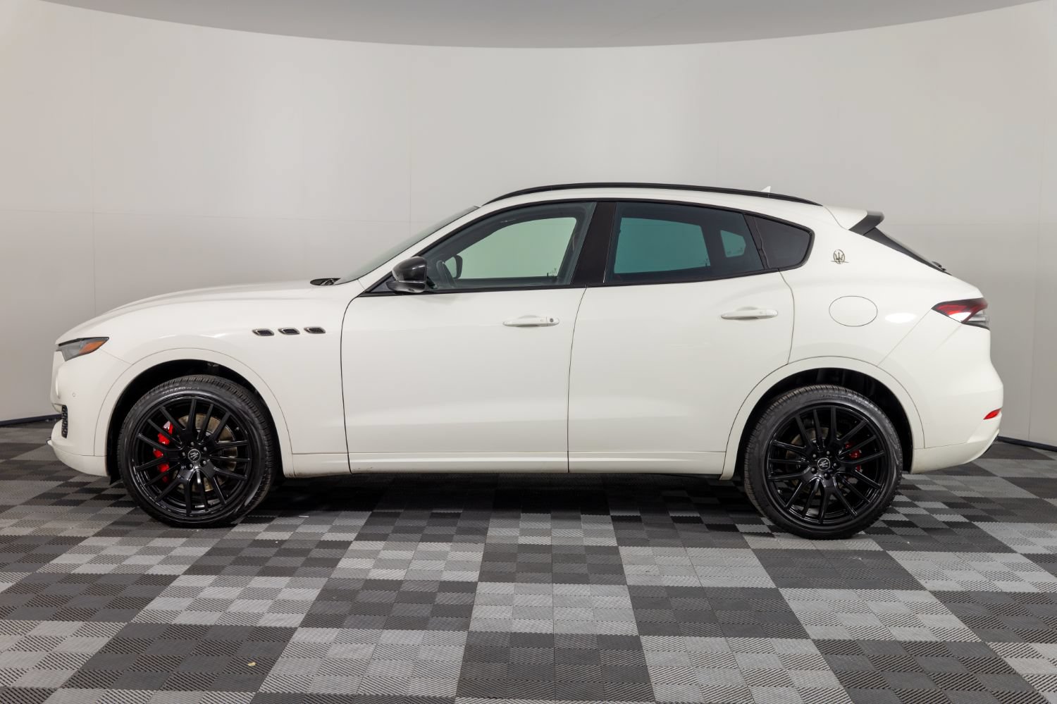 Used 2021 Maserati Levante S AWD/4WD image 3