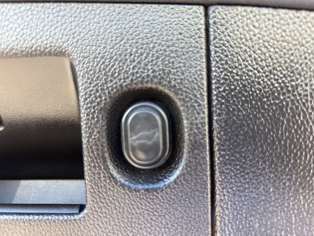 Used 2018 GMC Yukon Denali image 32