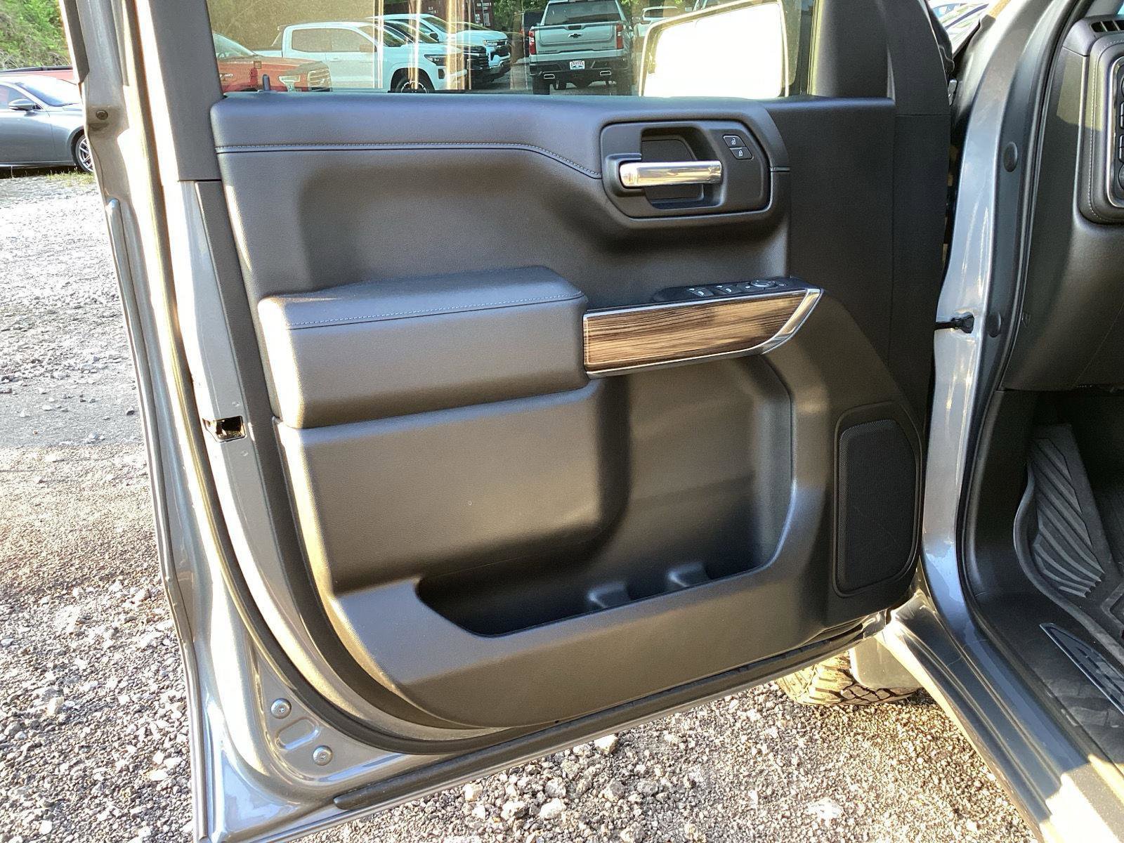 Used 2022 Chevrolet Silverado 1500 LT Trail Boss w/ Bed Protection Package AWD/4WD image 10