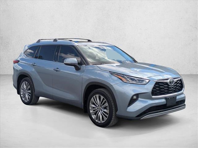 Used 2022 Toyota Highlander Platinum AWD/4WD image 3