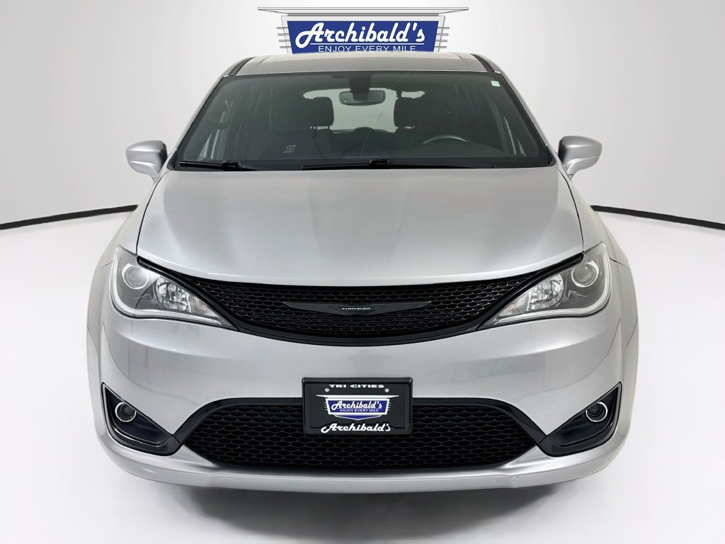 Used 2020 Chrysler Pacifica Touring w/ S Appearance Package FWD image 2