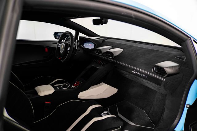 Used 2021 Lamborghini Huracan STO RWD image 23