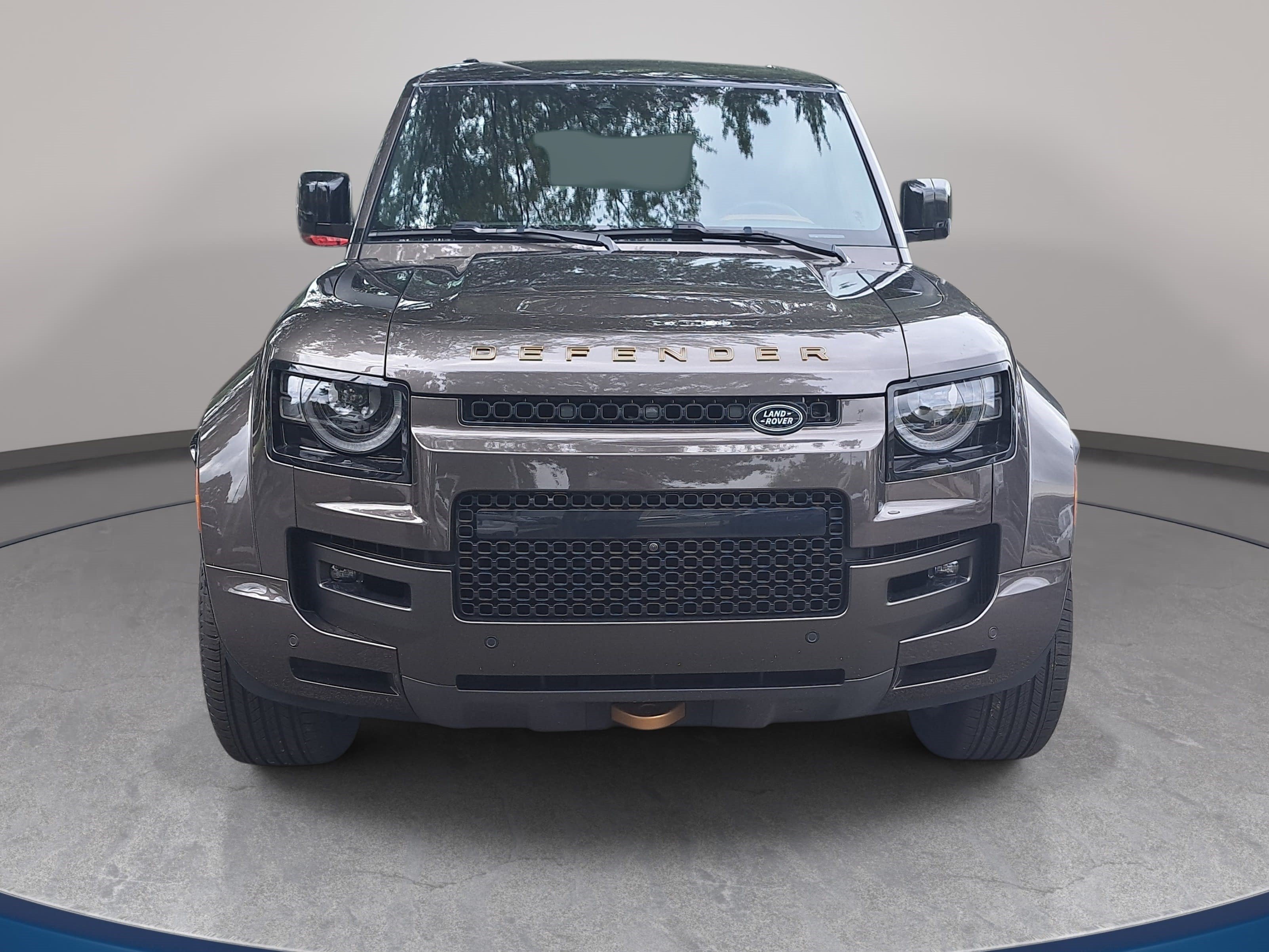 Used 2025 Land Rover Defender 110 AWD/4WD image 2