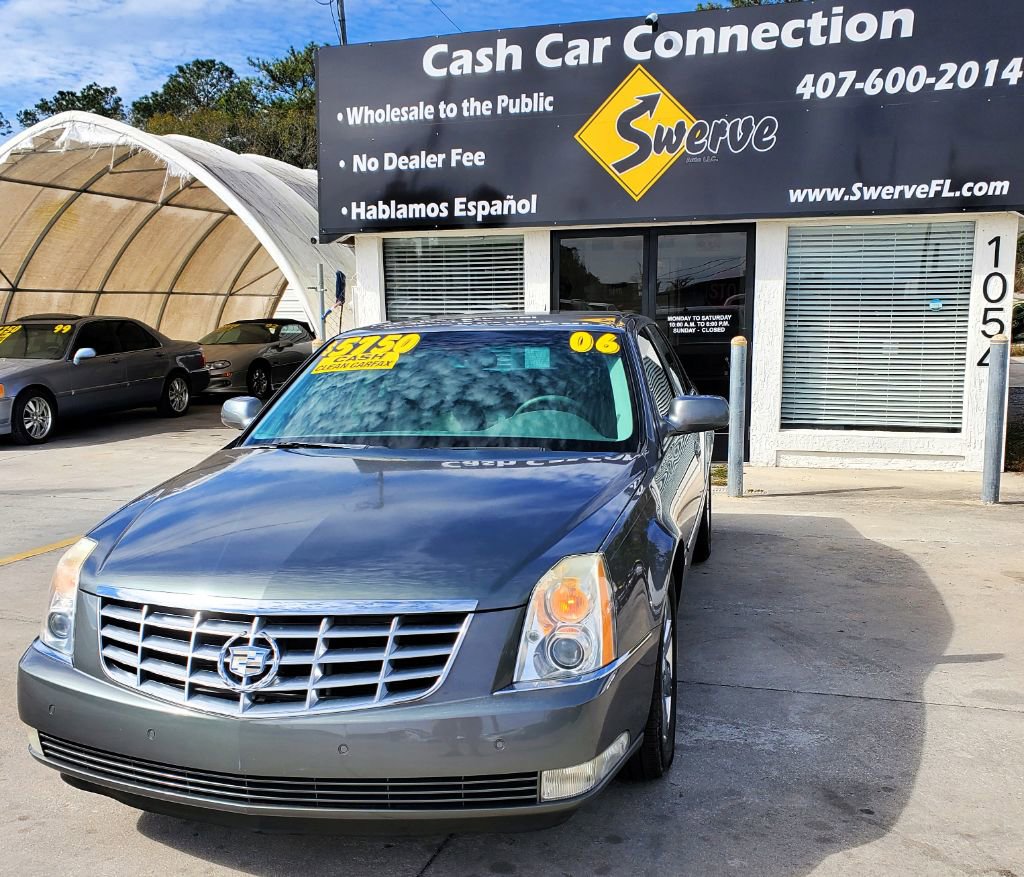 Used 2006 Cadillac DTS w/ Trunk Convenience Package image 2