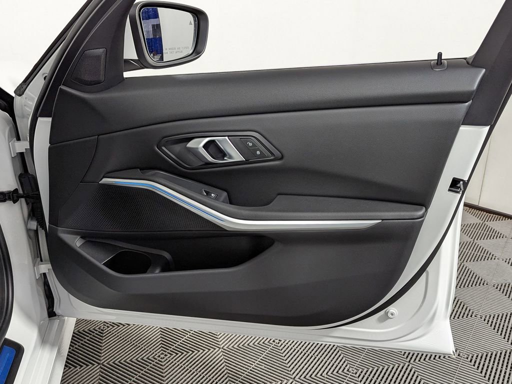 Used 2025 BMW 330i xDrive Sedan w/ Convenience Package image 27