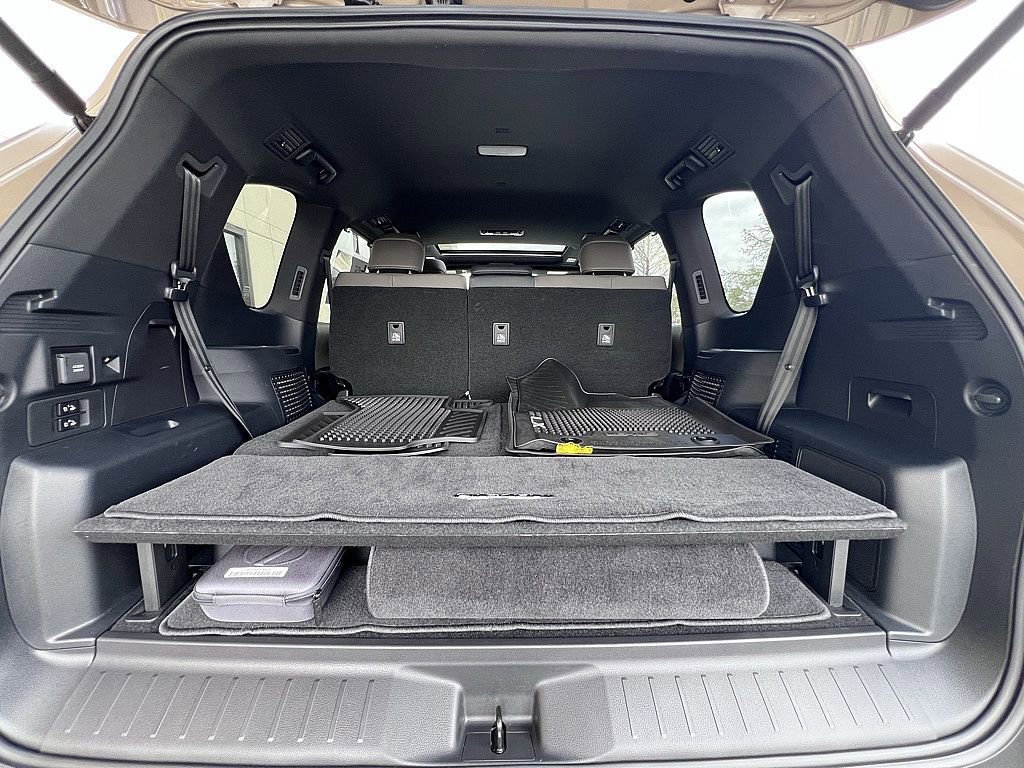 Certified 2025 Lexus LX 700h Overtrail w/ Accessory Package (Z1) image 27