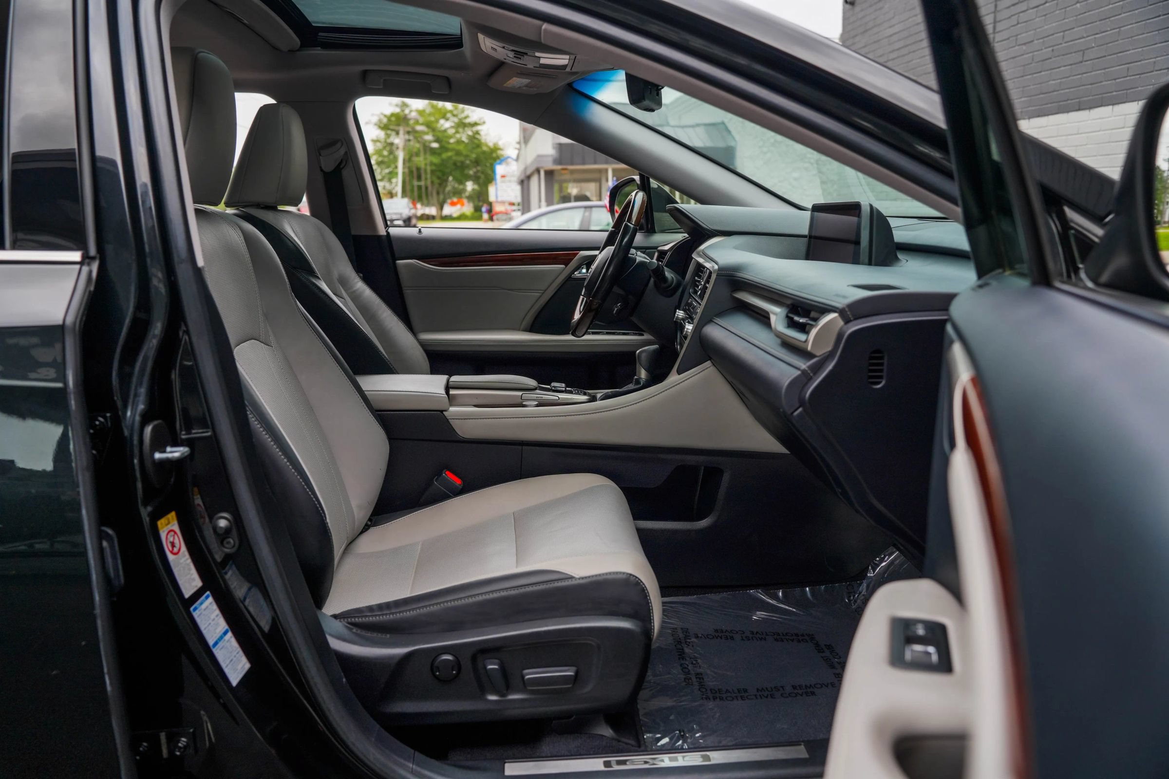 Used 2018 Lexus RX 450hL Premium w/ Premium Package AWD/4WD image 26