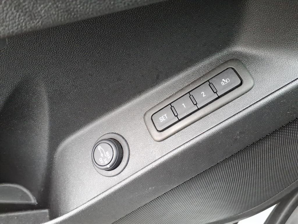 Used 2023 Chevrolet Equinox Premier image 31