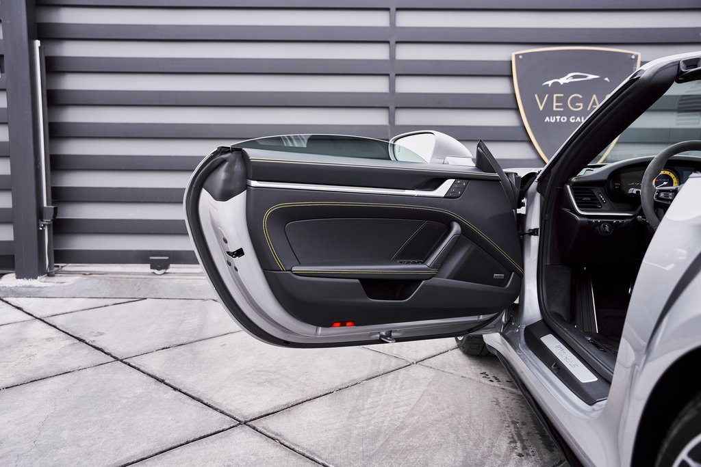 Used 2025 Porsche 911 Turbo S image 27