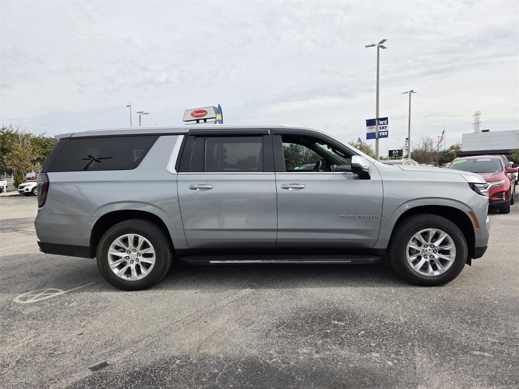 Used 2025 Chevrolet Suburban Premier image 8