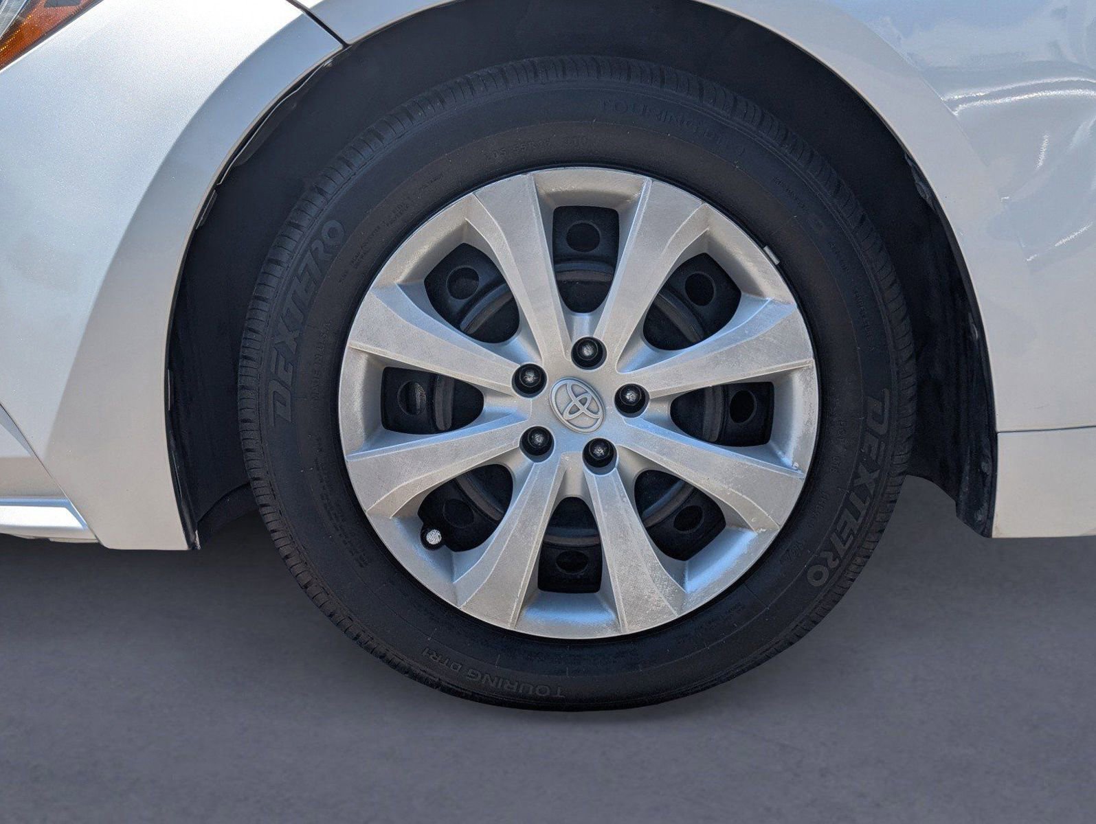 Used 2020 Toyota Corolla LE FWD image 25